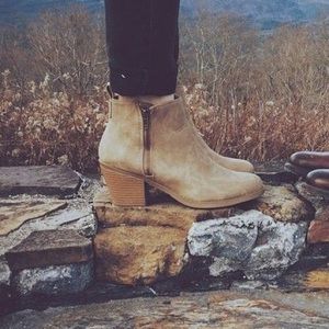 Taupe heeled Booties